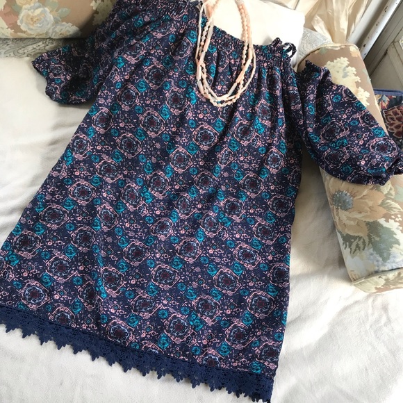 Dresses - Picture 7 of 8